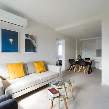 Atrium Building By Mycanaryhomes Lejlighed
